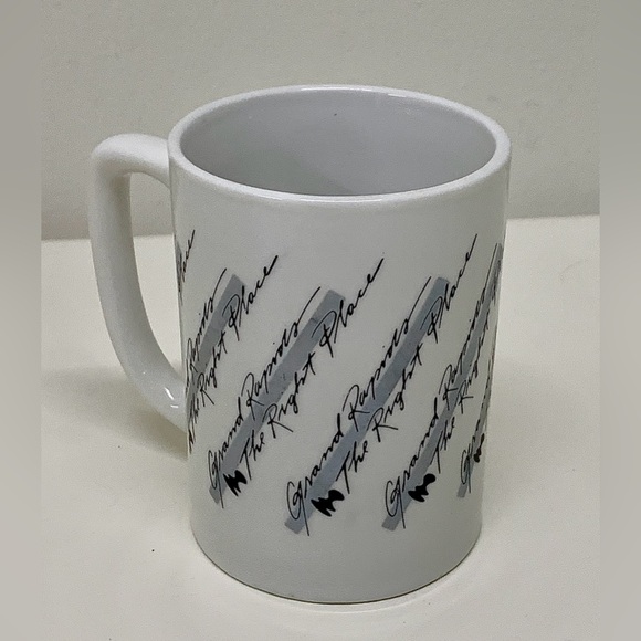 1980s Vintage Grand Rapids The Right Place Calder Sculpture 11 oz Coffee Mug - Picture 7 of 14